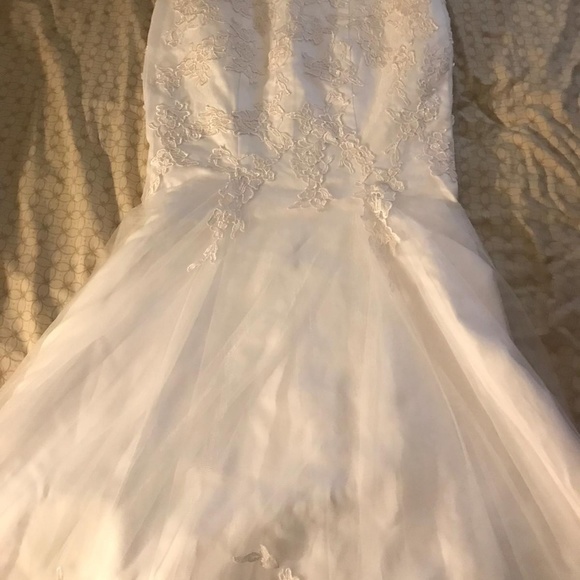 SOLD...Wedding gown - Picture 3 of 8